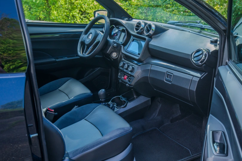 Brommobielen AIXAM Coup&eacute; CUTGTI_INTE_BLK_JPG.jpg