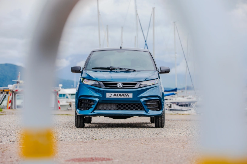 Brommobielen AIXAM Coup&eacute; CUTSPO_FAVA_BLC_JPG (2).jpg